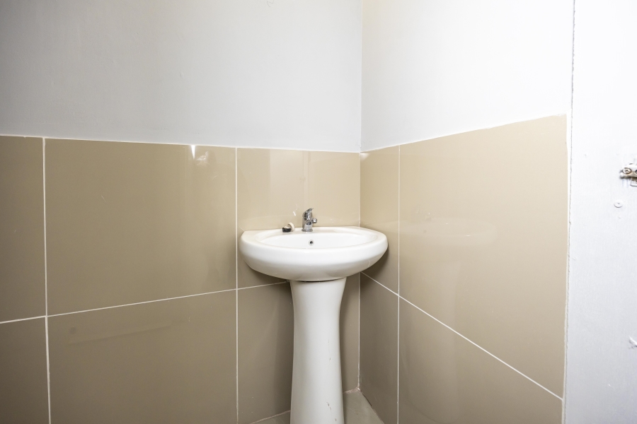 5 Bedroom Property for Sale in Sunnyridge Eastern Cape